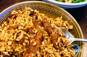 Spicy Braised Chicken Feet with Radish Dried