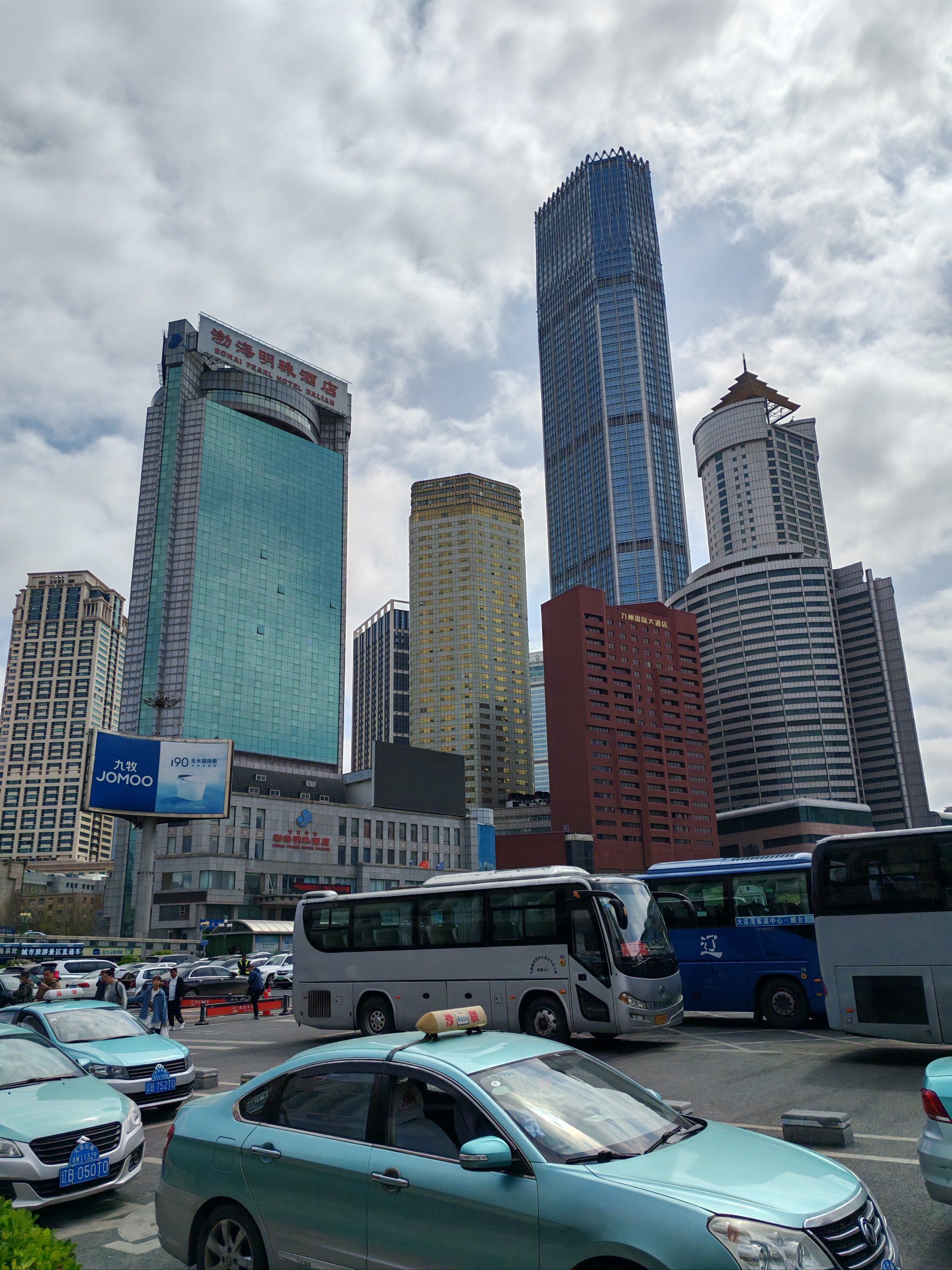 爱在高楼间飞扬:大连第一高度