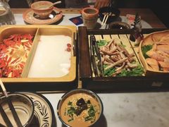 -尚尚仙·酸汤猪手·猪肚鸡火锅(华联万柳购物中心店)