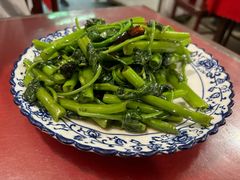 炒空心菜-百年粉蒸牛肉