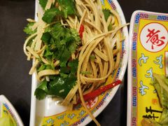 葱油豆腐丝-芦月轩羊蝎子(北蜂窝店)