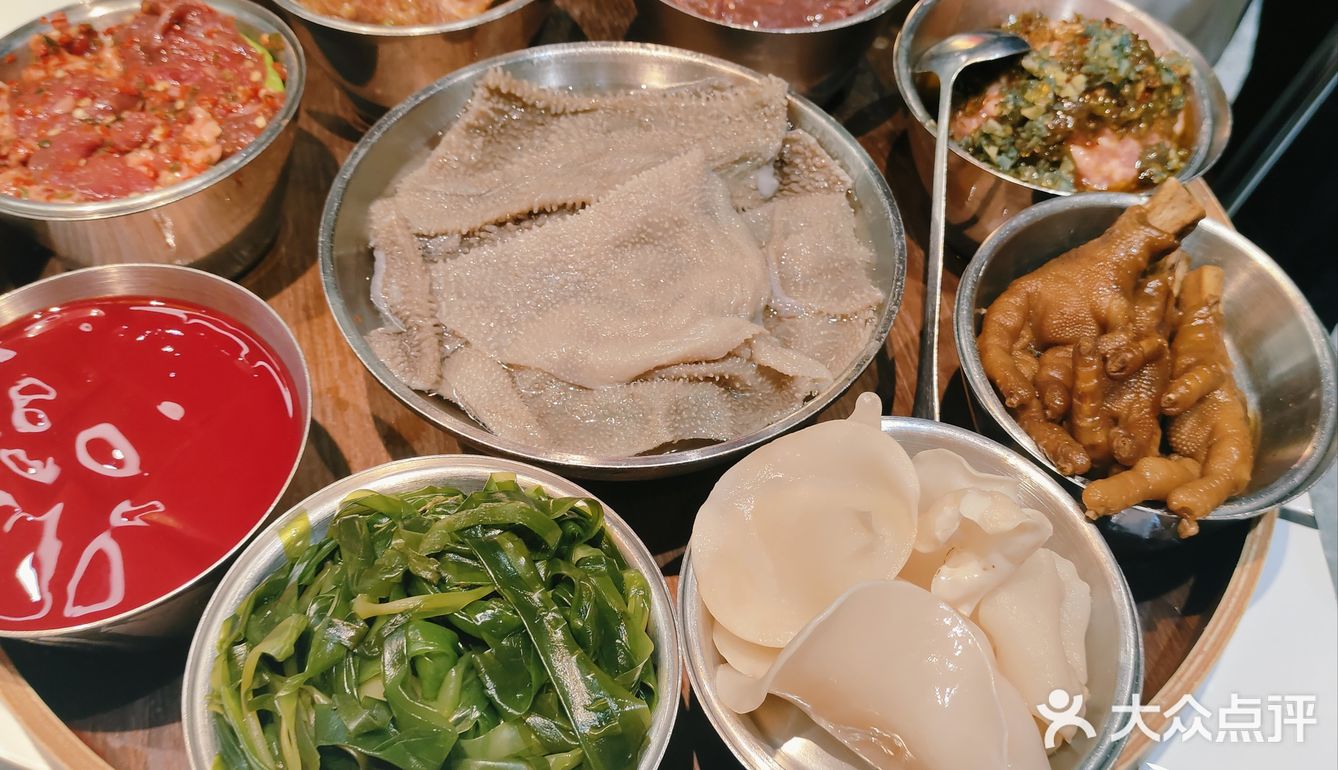 人在火锅店，甜品都快给我吃傻了……