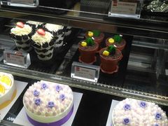 -85度C(生甜甜圈研究工坊·上海平凉店)