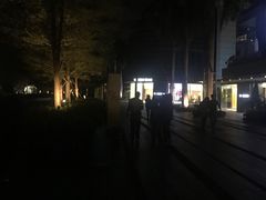 -URBAN REVIVO(欢乐海岸购物中心店)