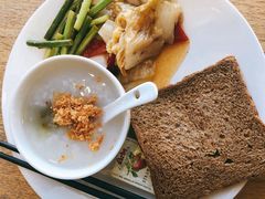 -西安大雁塔科技大学地铁站亚朵酒店