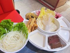 -鸡遇虾煲干锅火锅(小寨金莎店)