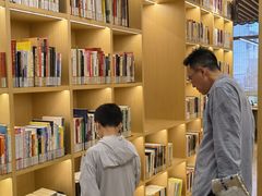 -漕河泾街道图书馆(漕河泾社区文化活动中心店)