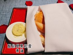 餐前面包-弦月窗LUNETTE BY AMANDA(复兴路店)