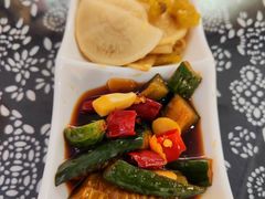 秘制爽口小菜-八两八金·莱芜特色炒鸡(漳浦路店)