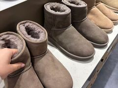 -UGG(燕莎奥特莱斯购物中心店)