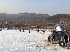 -济南卧虎山滑雪场