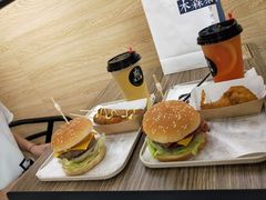 轻食纯手工单层芝士牛肉堡-牛纽塔·牛人堡(群众路店)