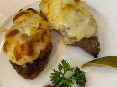 蘑菇烤牛肉饼-小白桦西餐厅