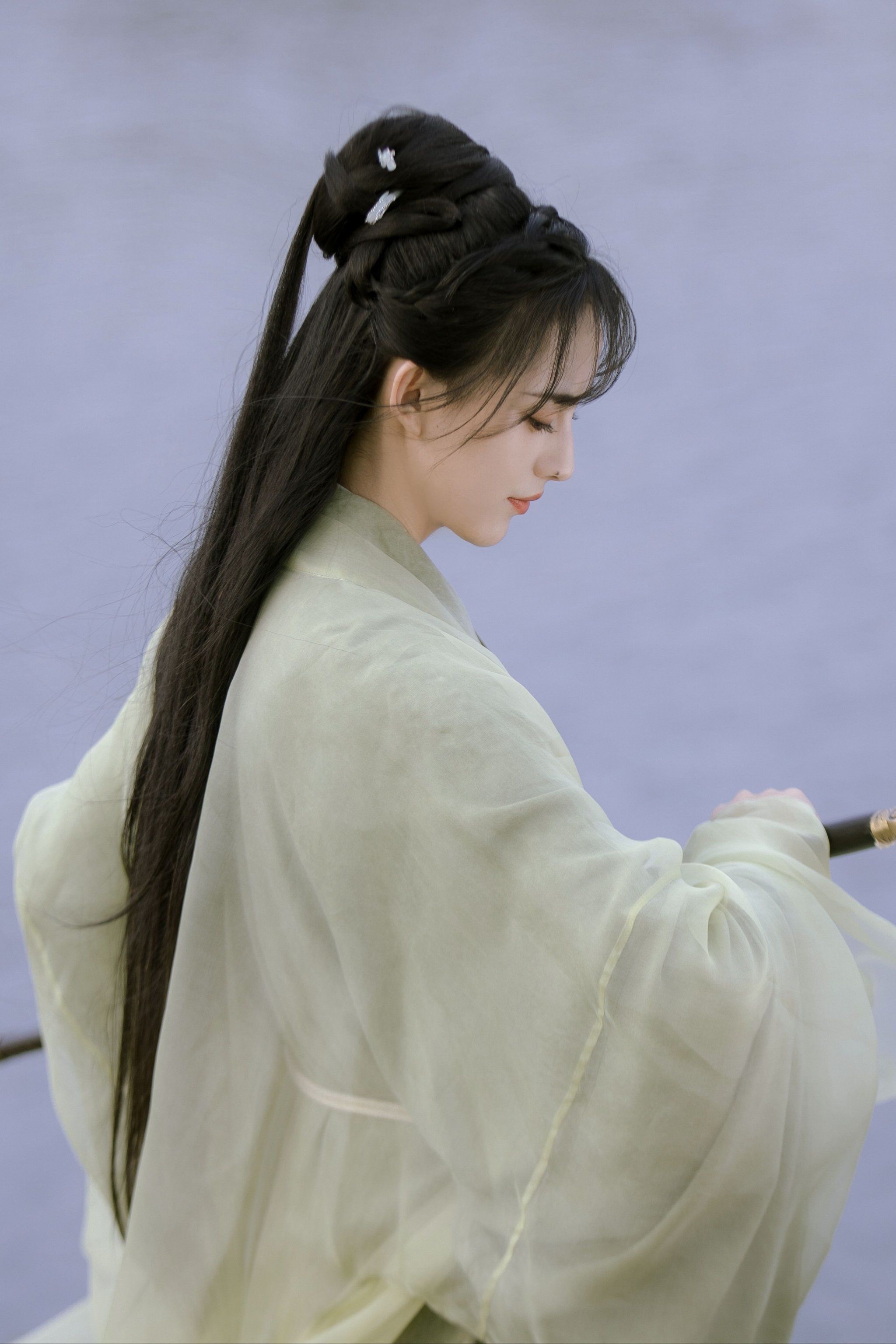 每个女孩都会有个武侠梦🏇 
一身青绿古装 ,
一把古风长剑🗡