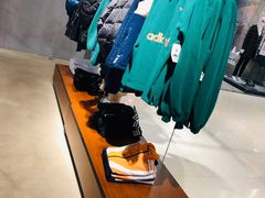 -阿迪达斯(武林银泰三叶草店)