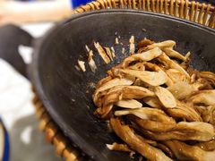 小黄鱼锅-华盛园卷子王农家菜水库鱼