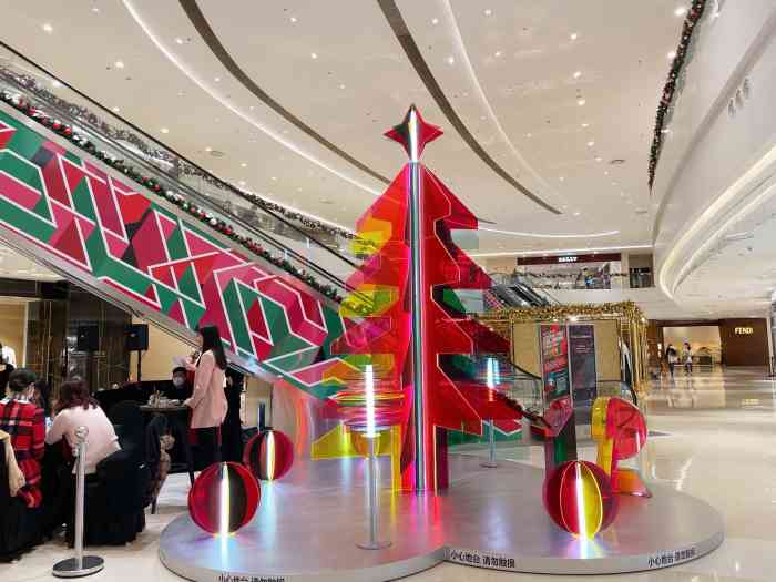 lv路易威登(时代广场店)-"时代广场二楼,外面有大福幅的电子广告 ,.