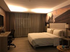 -西安大雁塔科技大学地铁站亚朵酒店