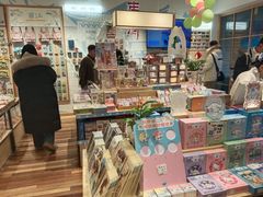 -猫的天空之城概念书店(束河店)