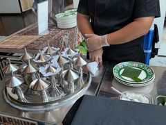 午餐自助餐区域现场制作娘惹糕点-新加坡香格里拉