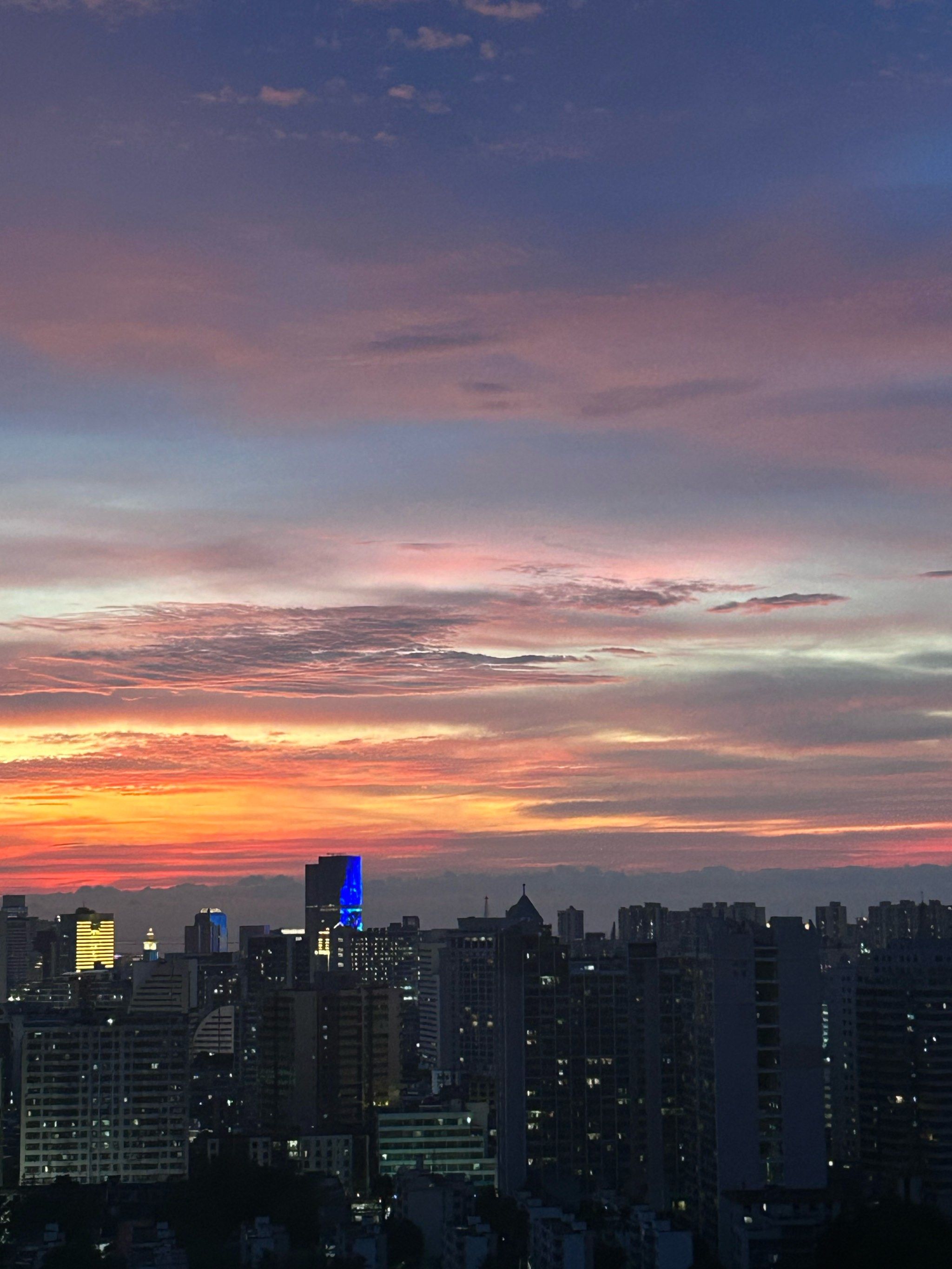 傍晚的天空色彩斑斓