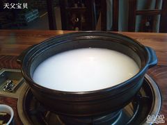 刚端上桌的白粥粥底-渔米粥(罗湖店)