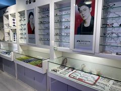 -提一眼镜·蔡司·依视路(小寨店)