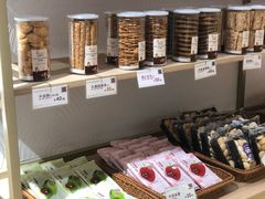 -顶东面包花园·生日蛋糕(世博店)