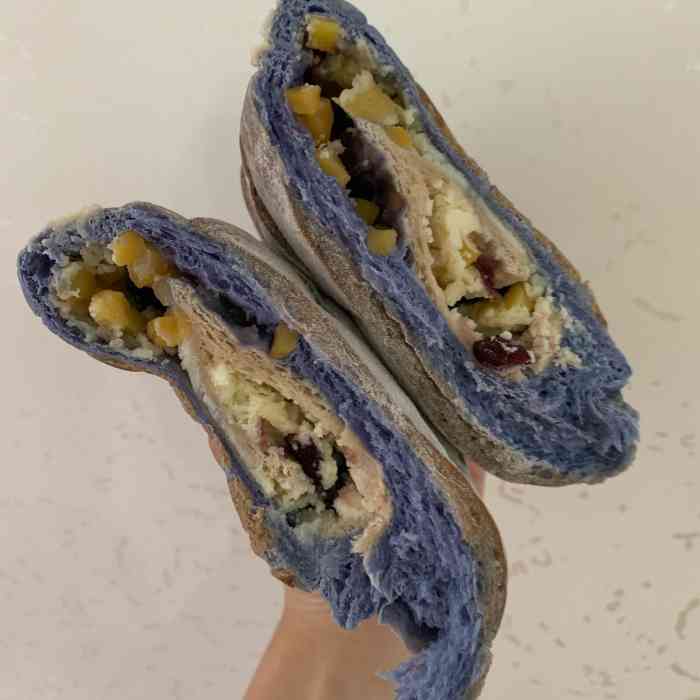 山田面包-"看门脸应该是附近店铺最高大上的了,那不得.