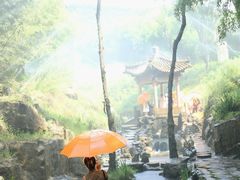 -雪山彩虹谷景区