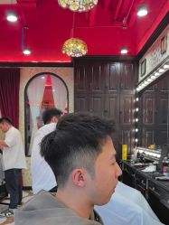 -东方先生国潮男士理发馆