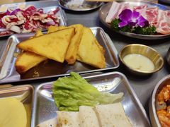 -围炉肉舍•炭烤活鳗•丹东海鲜烤肉(步行街店)