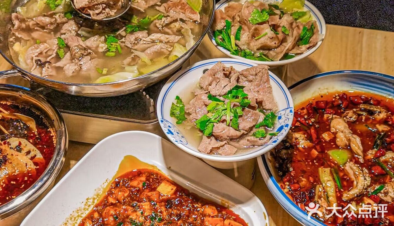 排队王来双子塔了👑跷脚牛肉只要💰1r