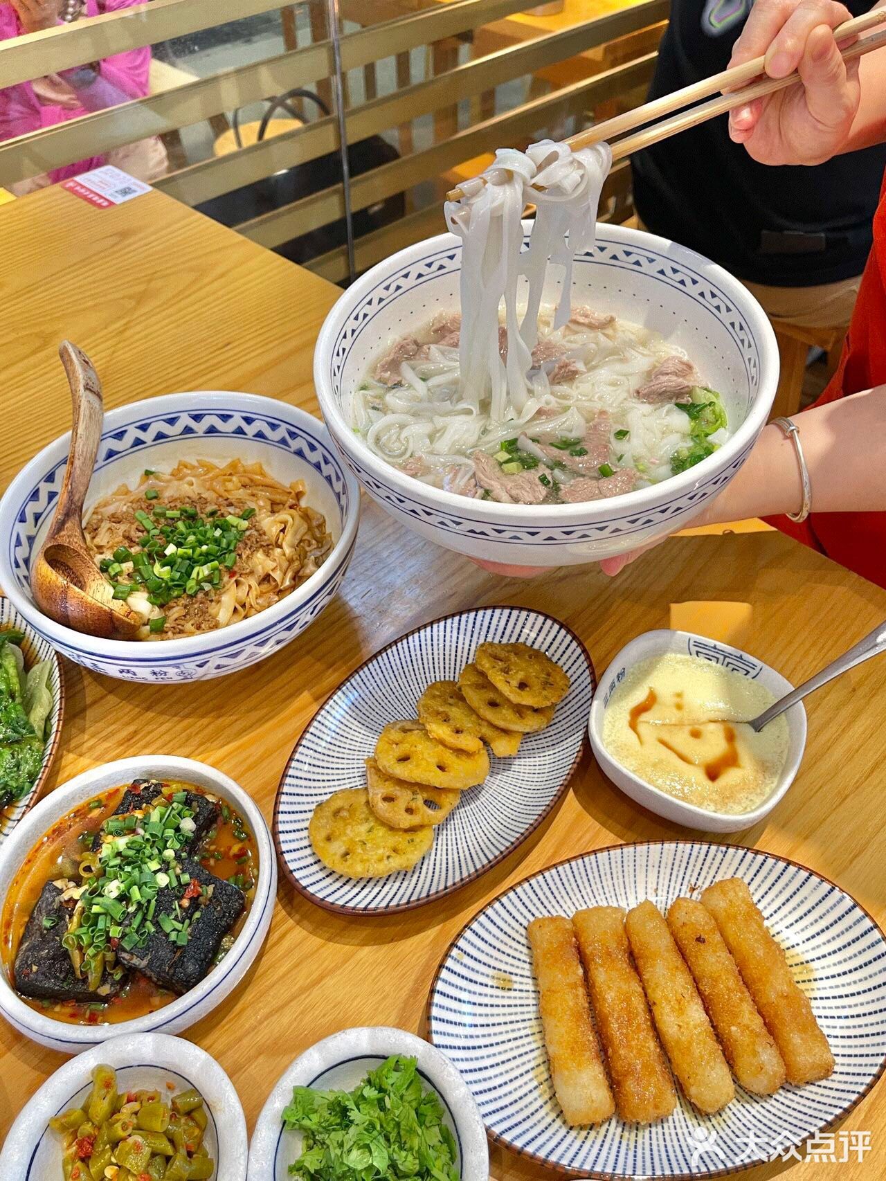 打工人最爱的中餐饭堂湖南馆子三两粉