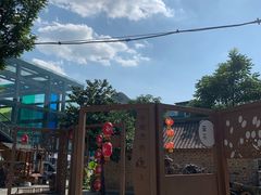 -百里峡七彩艺术小镇