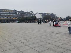 -巴陵广场