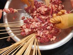 -哈尔滨小酒馆·鲜肉现穿自助烧烤(康新花园店)