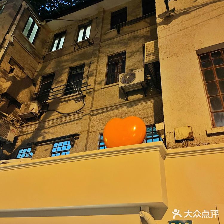 上海梧桐树下的爱心咖啡店🧡浪漫至极