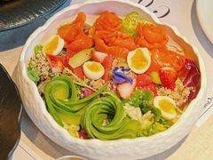 烟熏三文鱼牛油果沙拉-咖梦餐厅 COMENG RESTAURANT