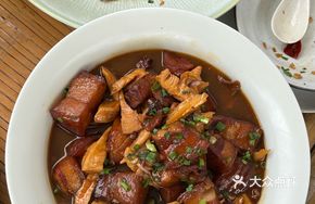 Braised Pork with Bamboo Shoot Tips