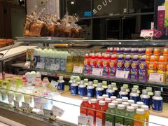 面包甜点陈列柜-巴黎贝甜(常德路店)