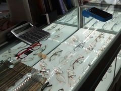 -视野联行眼镜蔡司·依视路官方授权店(顺城店)