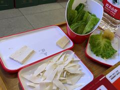 -毛辣果·贵州红酸汤牛肉火锅(西单店)
