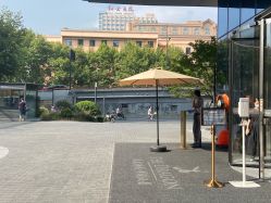 酒店入口停车方便-悦芽母婴护理月子中心(凤起潮鸣府店)