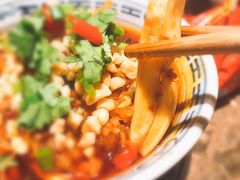 -沪小二炭火蛙锅(淮海中路美食不夜城店)