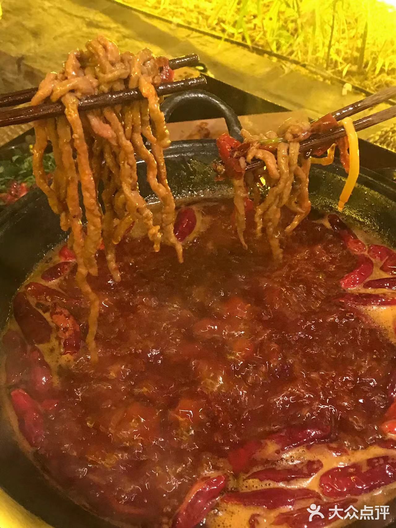 锅底3斤牛油一斤料，满满一大锅，特色菜超多