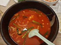-花馬肆.云南过桥米线(汉神购物广场现场熬汤店)