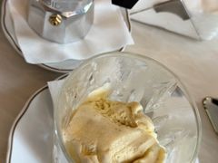 -Majestic Café