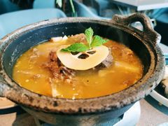 酸木瓜炖牛腩-半山腰·云南菜(侨福芳草地店)