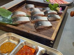 -围炉肉舍•炭烤活鳗•丹东海鲜烤肉(步行街店)